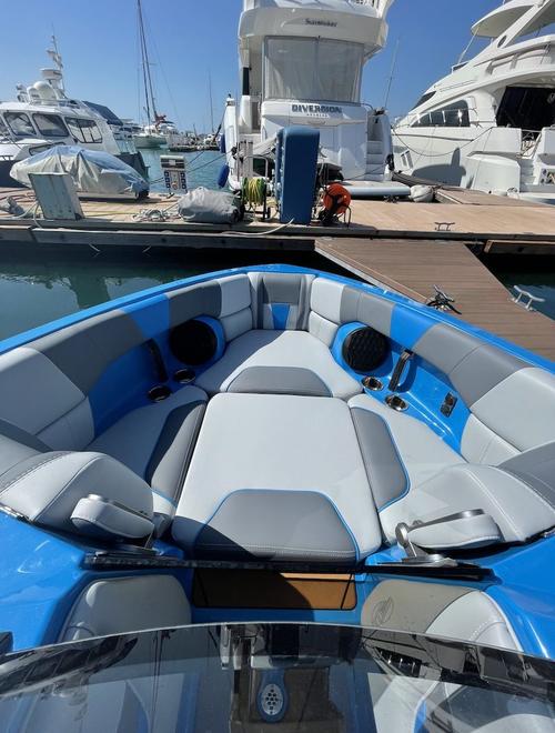 Malibu 23 LSV 2022 года